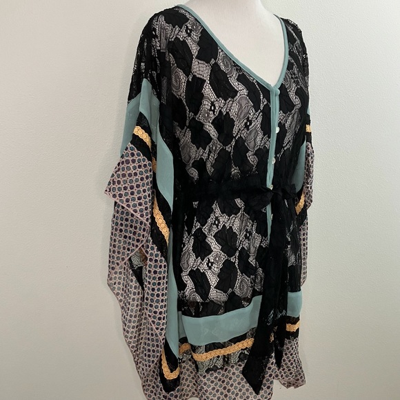 Ryu | Black Lace Shrug Top - Picture 7 of 14